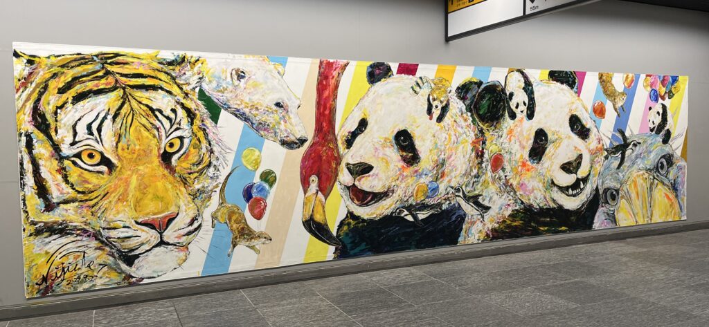 上野駅のウォールアートの全景