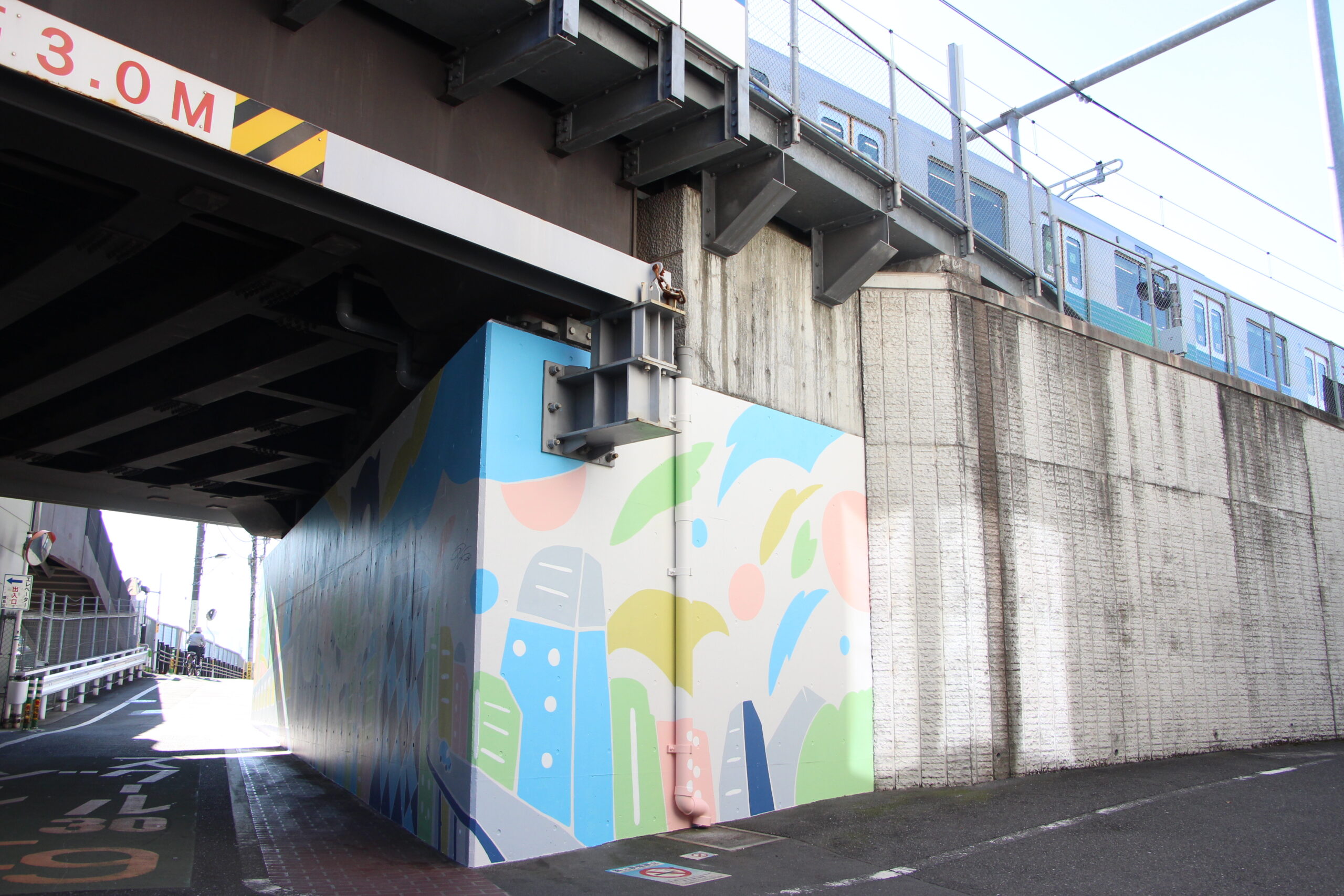 目白駅と池袋駅の中間にある山手跨線橋の様子