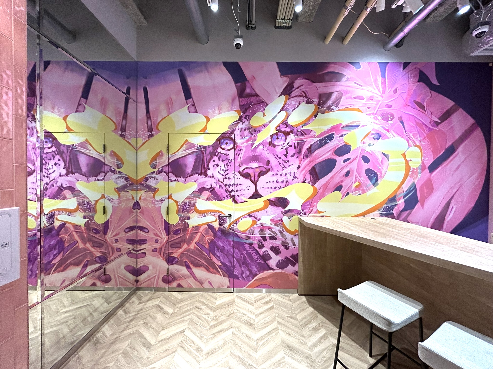 WHOLE9によって描かれたKOMEHYO OSAKA の壁画