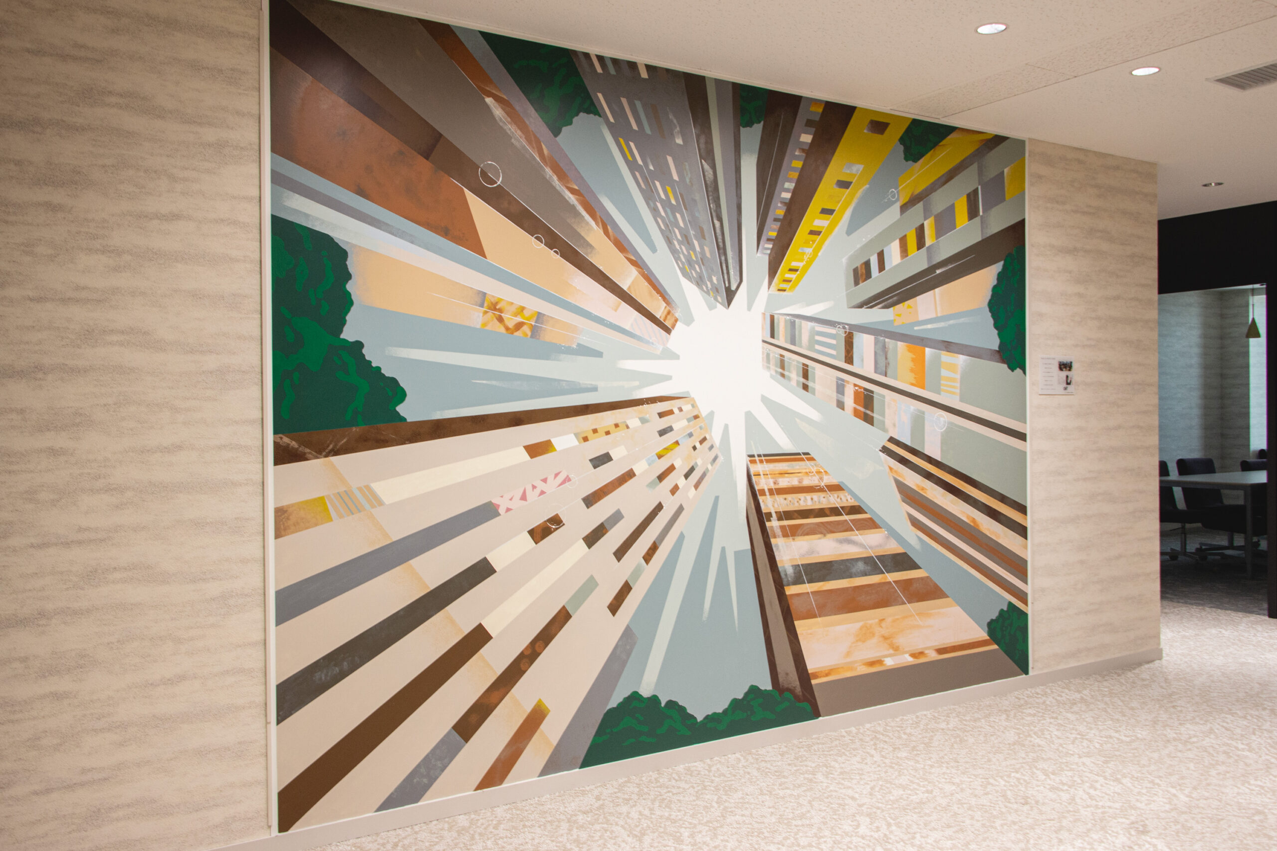 ビルをモチーフに描かれたミューラルアート